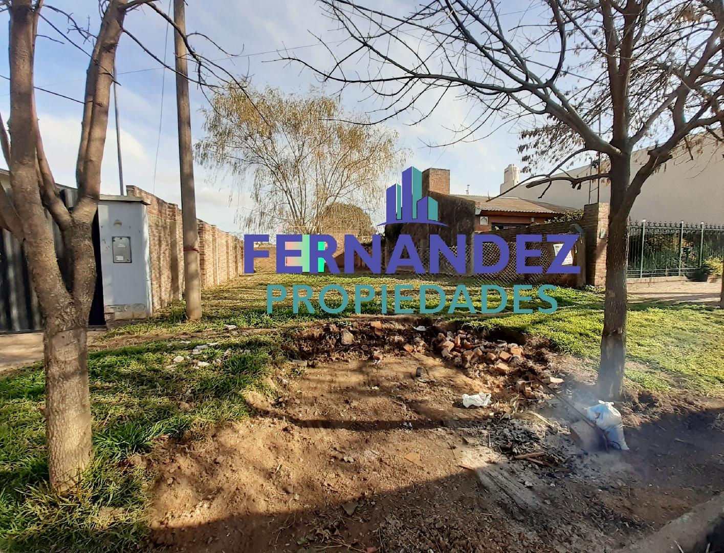 EN VENTA LOTE 11 X 25, CALLE ITALIA. TODOS LOS SERVICIOS.- CHACABUCO. COD. 146